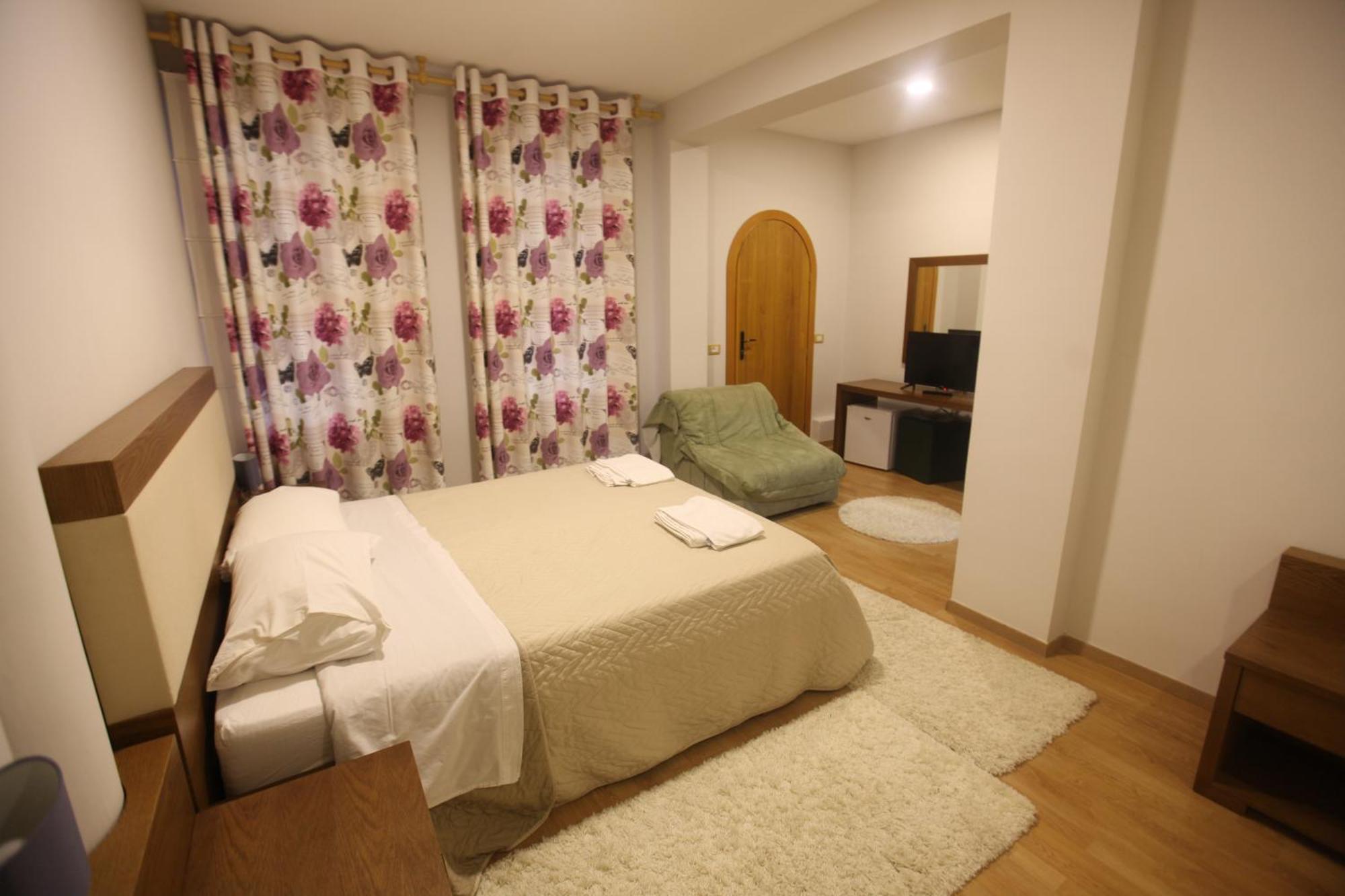 Hotel Sofo Dukat Bagian luar foto