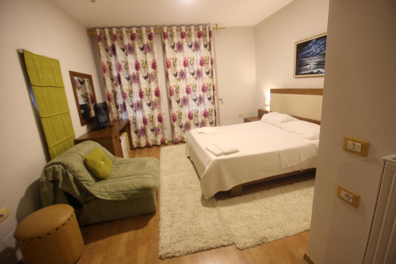 Hotel Sofo Dukat Bagian luar foto