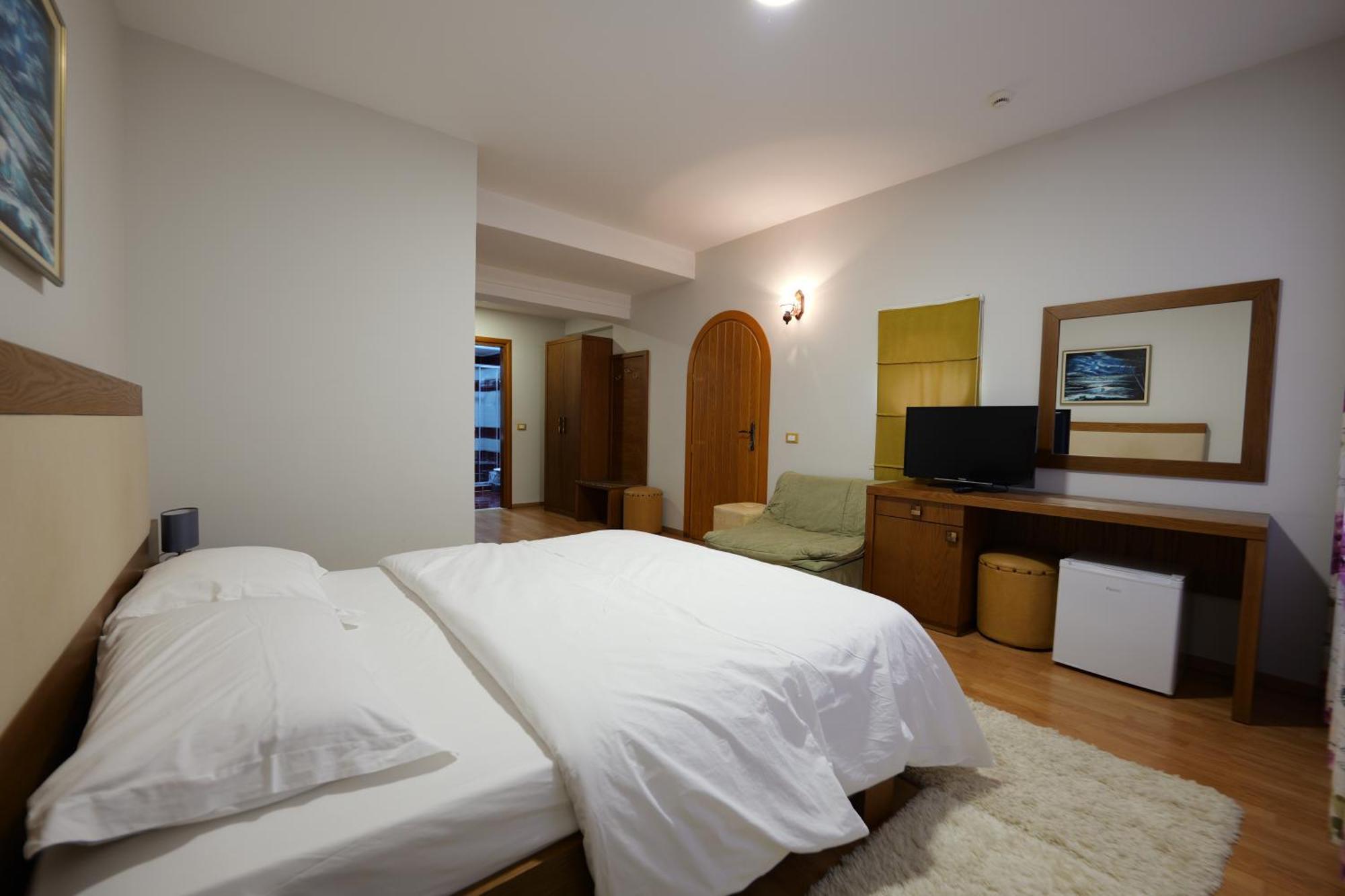 Hotel Sofo Dukat Bagian luar foto