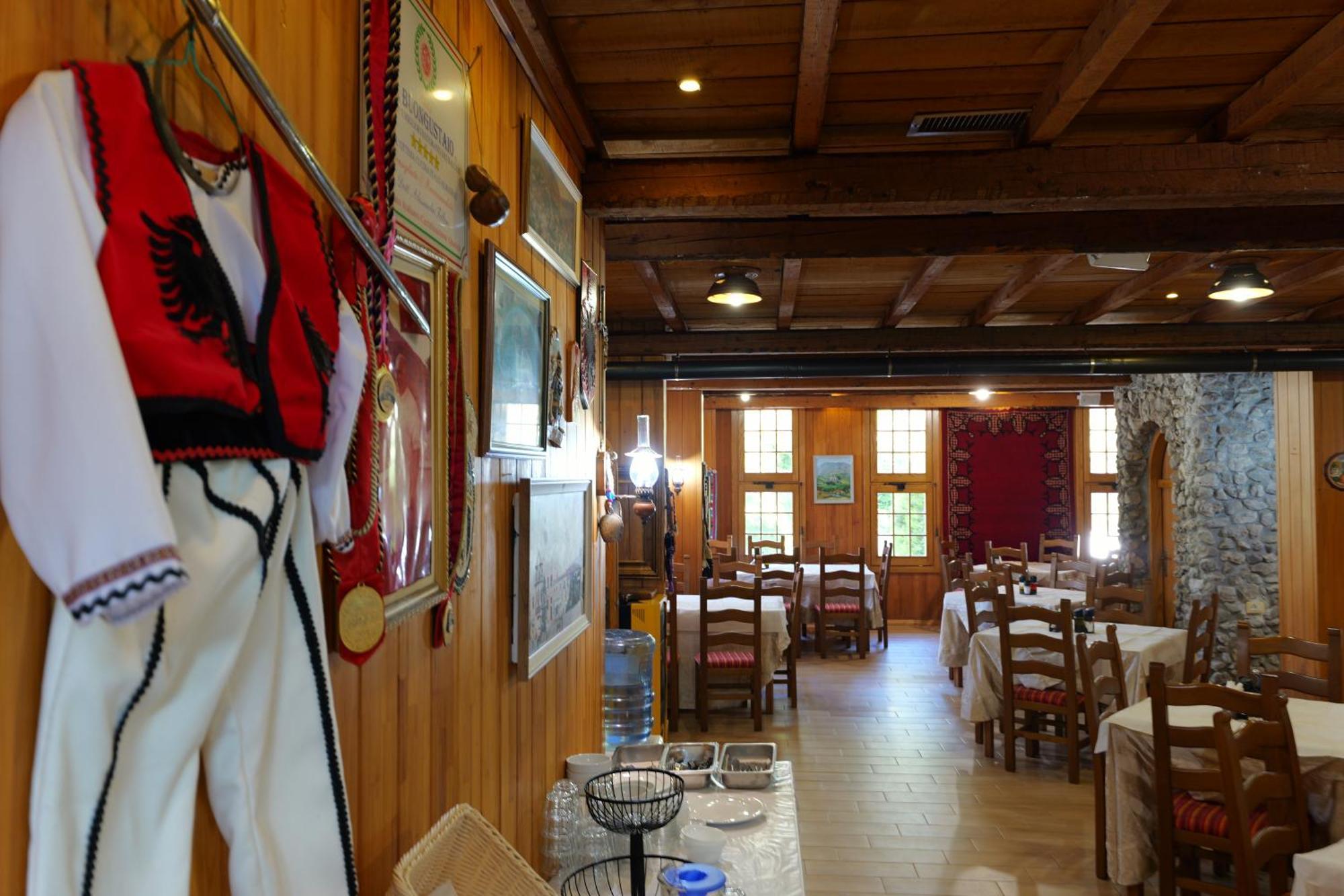 Hotel Sofo Dukat Bagian luar foto