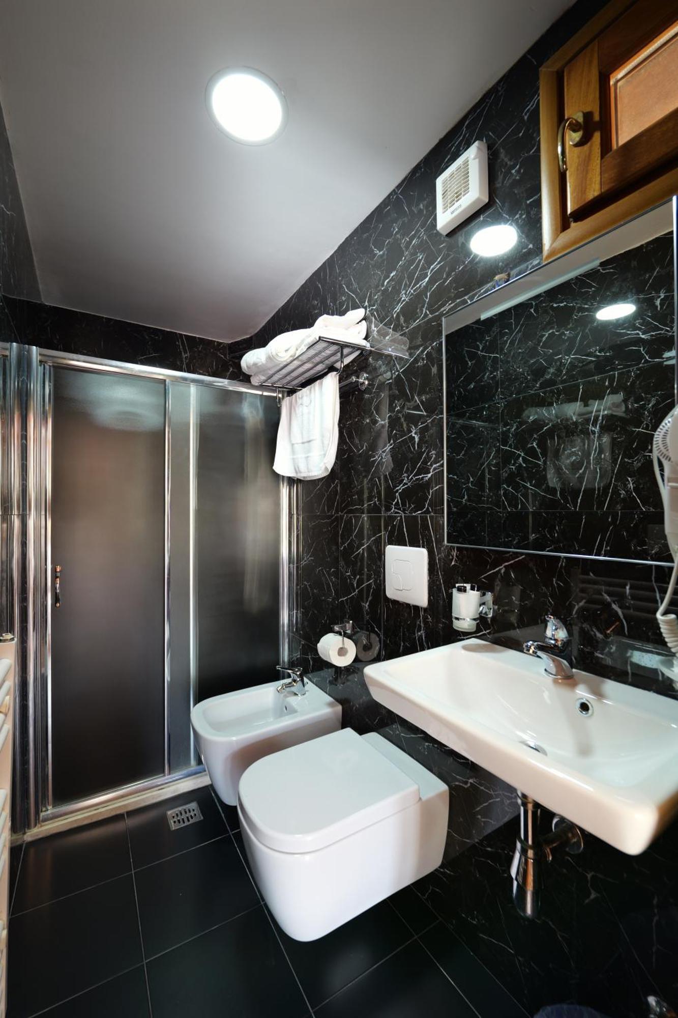 Hotel Sofo Dukat Bagian luar foto