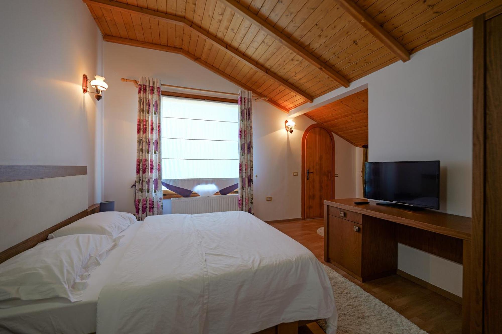 Hotel Sofo Dukat Bagian luar foto