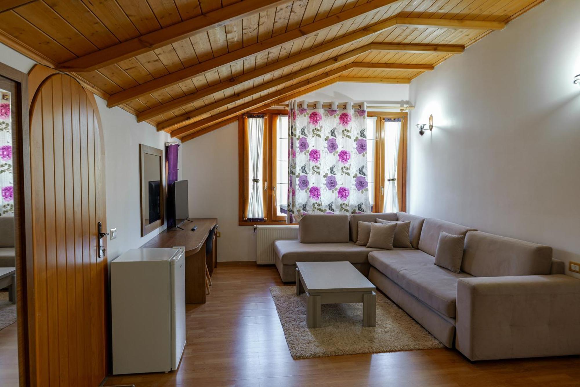 Hotel Sofo Dukat Bagian luar foto